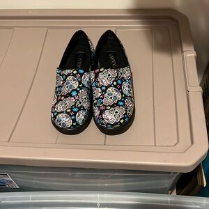 Savy sugar skull clogs